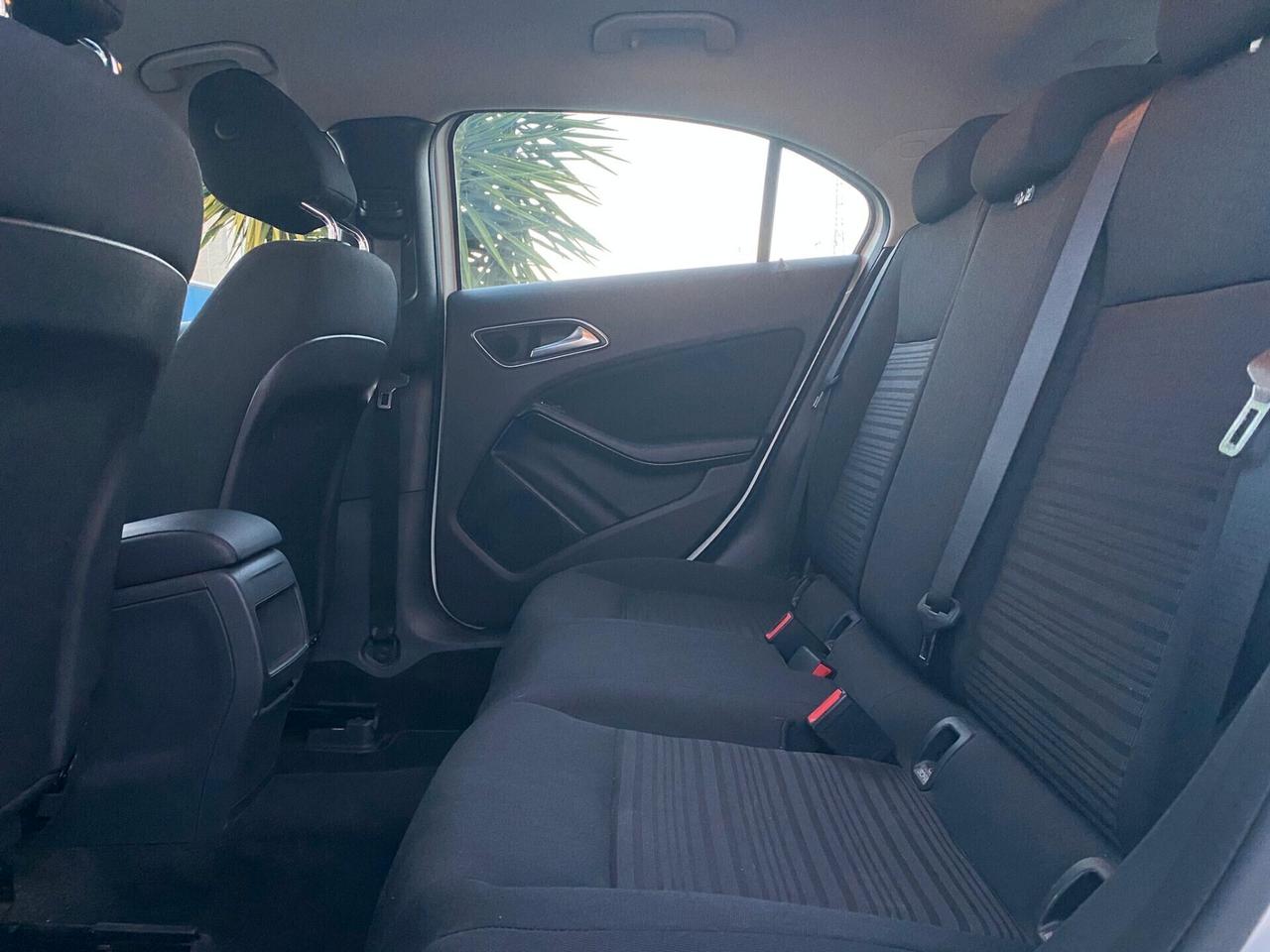 Mercedes-benz A 180 Business *13900Km