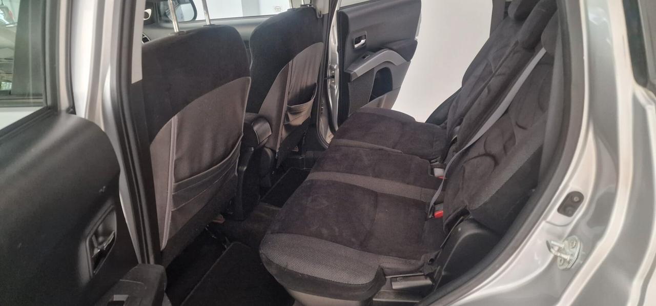 Mitsubishi Outlander 2.2 DI-D Instyle 7 p.ti DPF