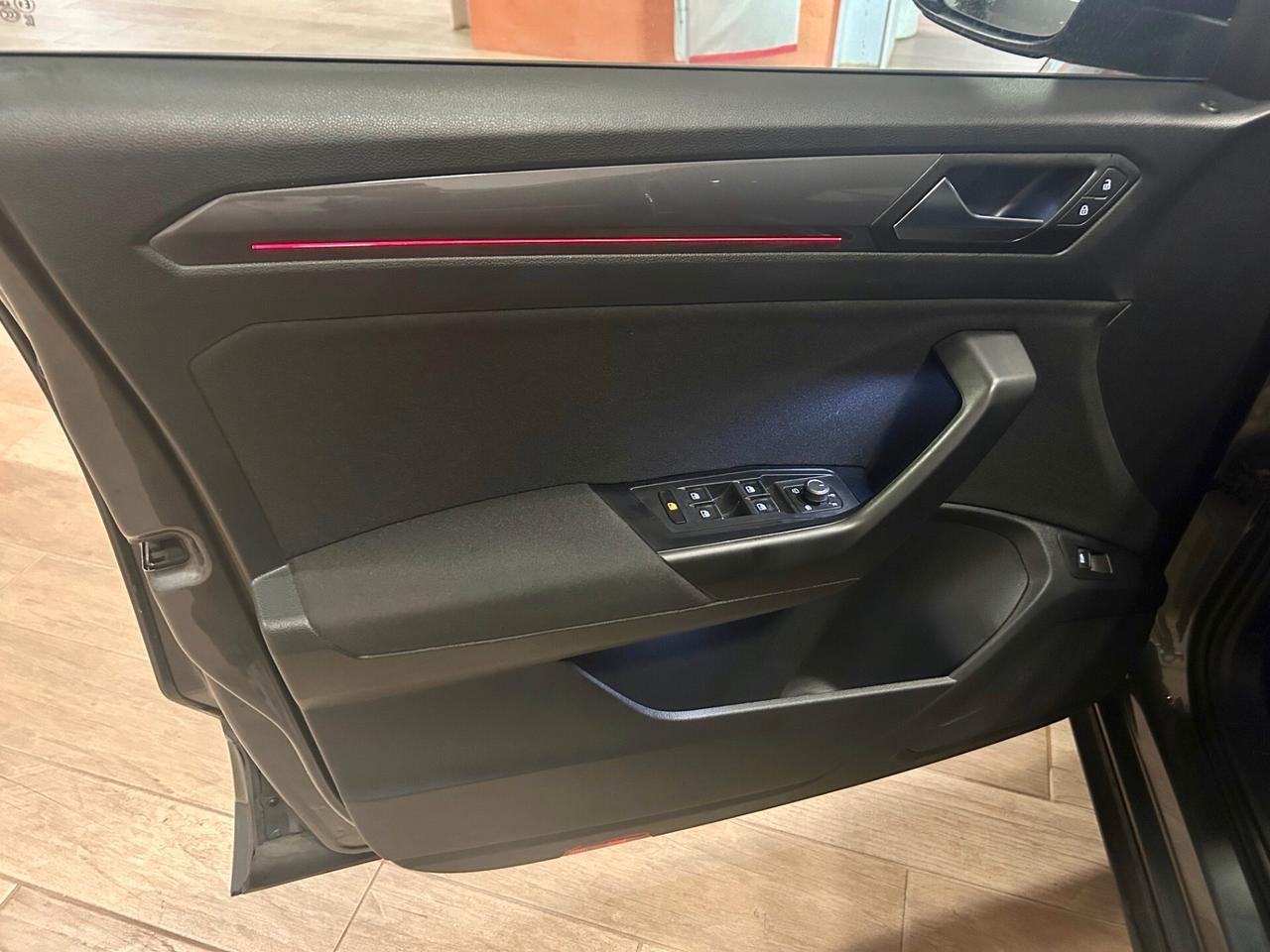 Volkswagen T-Roc 2.0 TDI SCR 150 CV DSG 4MOTION R-LINE