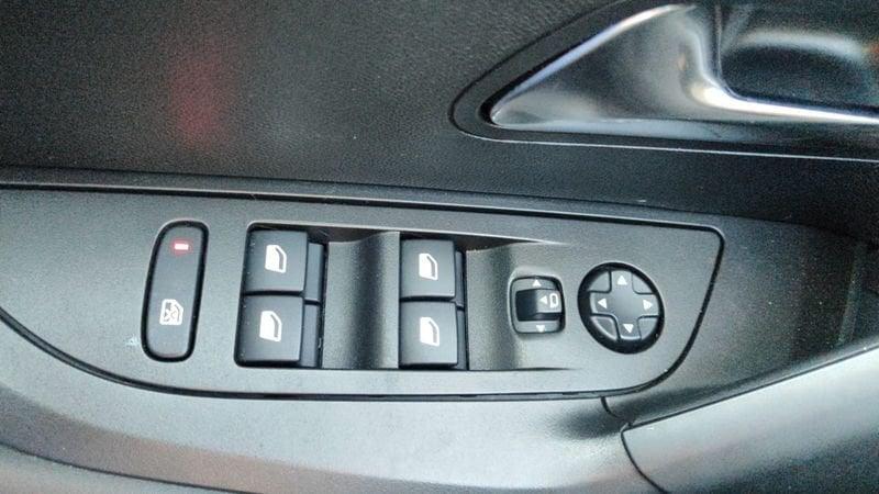 Peugeot 2008 motore elettrico 136 CV Allure Pack