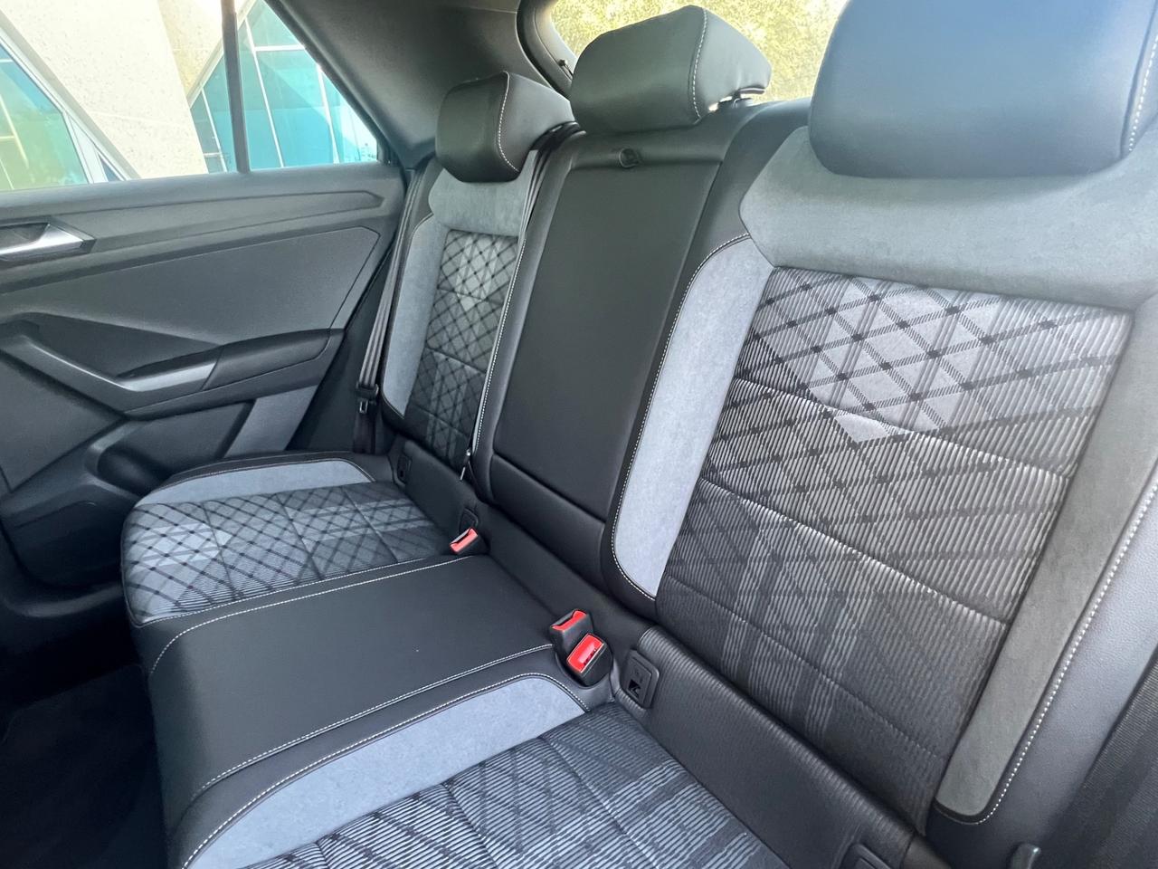 Volkswagen T-Roc 1.0 TSI R-Line possibilità noleggio no scoring
