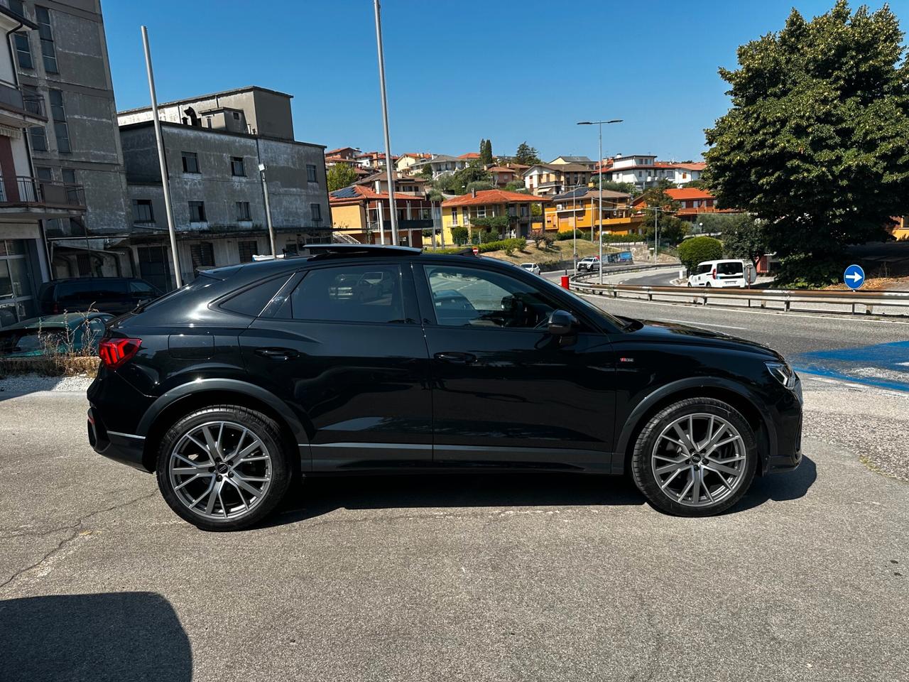 Audi Q3 SPORTBACK 35 TDI QUATTRO S LINE / PANORAMA / R20 / MATRIX