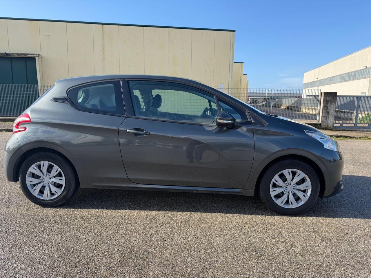 Peugeot 208 1.2 benzina. 12 mesi di garanzia