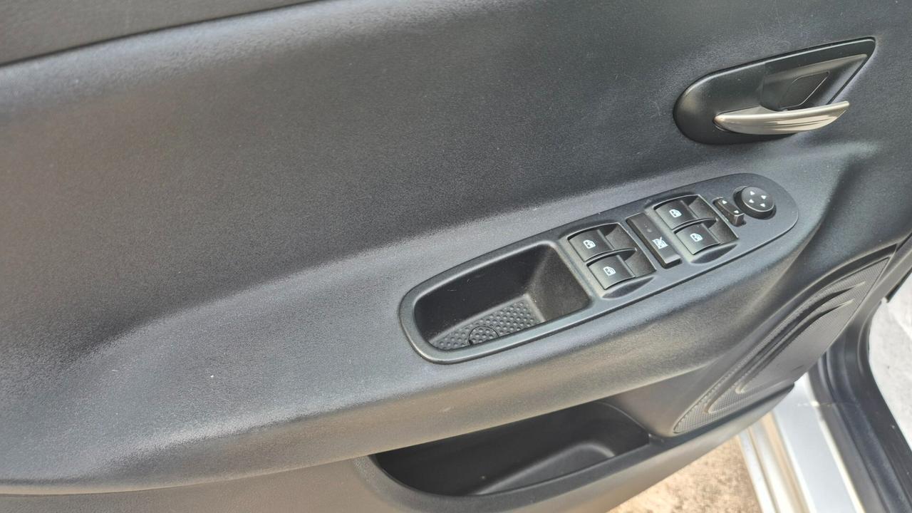 Lancia Ypsilon 1.2 69 CV 5 porte Gold