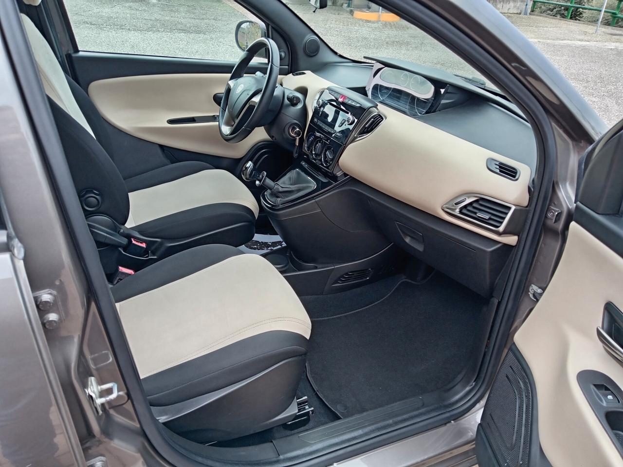 Lancia Ypsilon 0.9 TwinAir 85 CV 5 porte S&S Gold