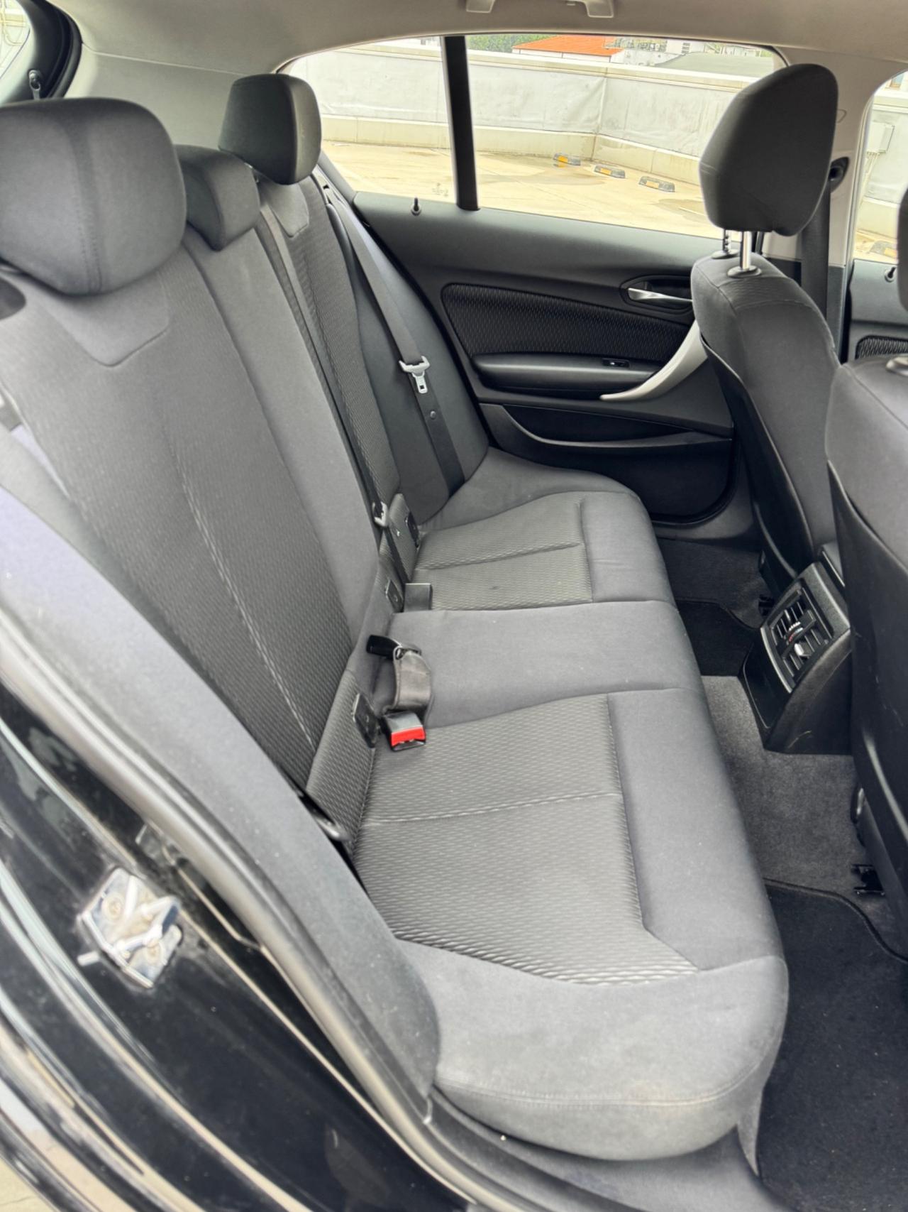 Bmw 116 116d 5p. Urban