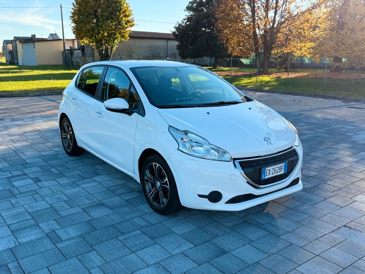 Peugeot 208 1.4 HDi 68 CV 5 porte Allure (NEOPATENTATI)