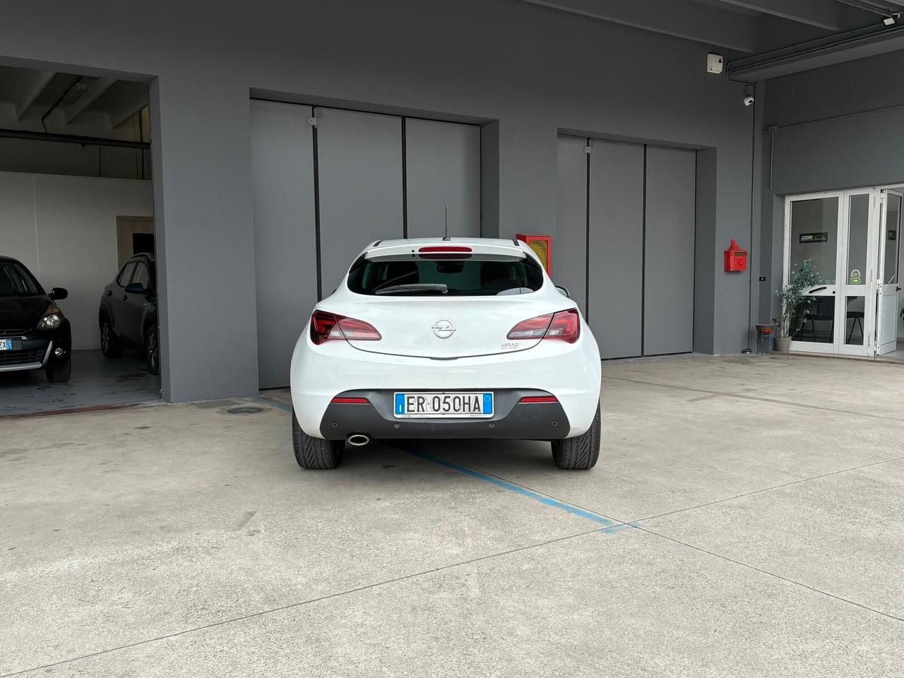 Opel Astra GTC 1.4 Turbo 140CV S&S 3 porte Cosmo