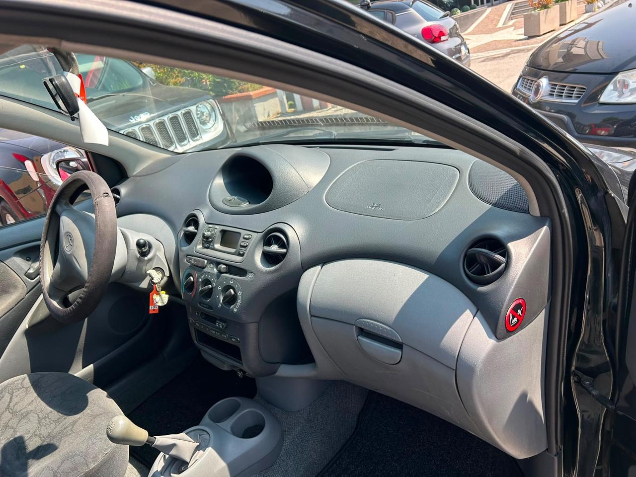 Toyota Yaris 1.0i 16V cat 5 porte Sol