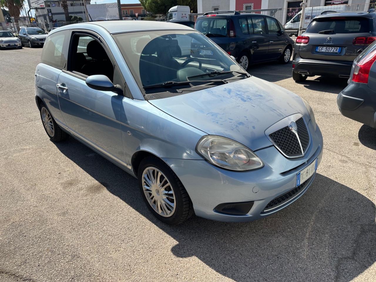 Lancia Ypsilon 1.2 LEGGI ANNUNCIO