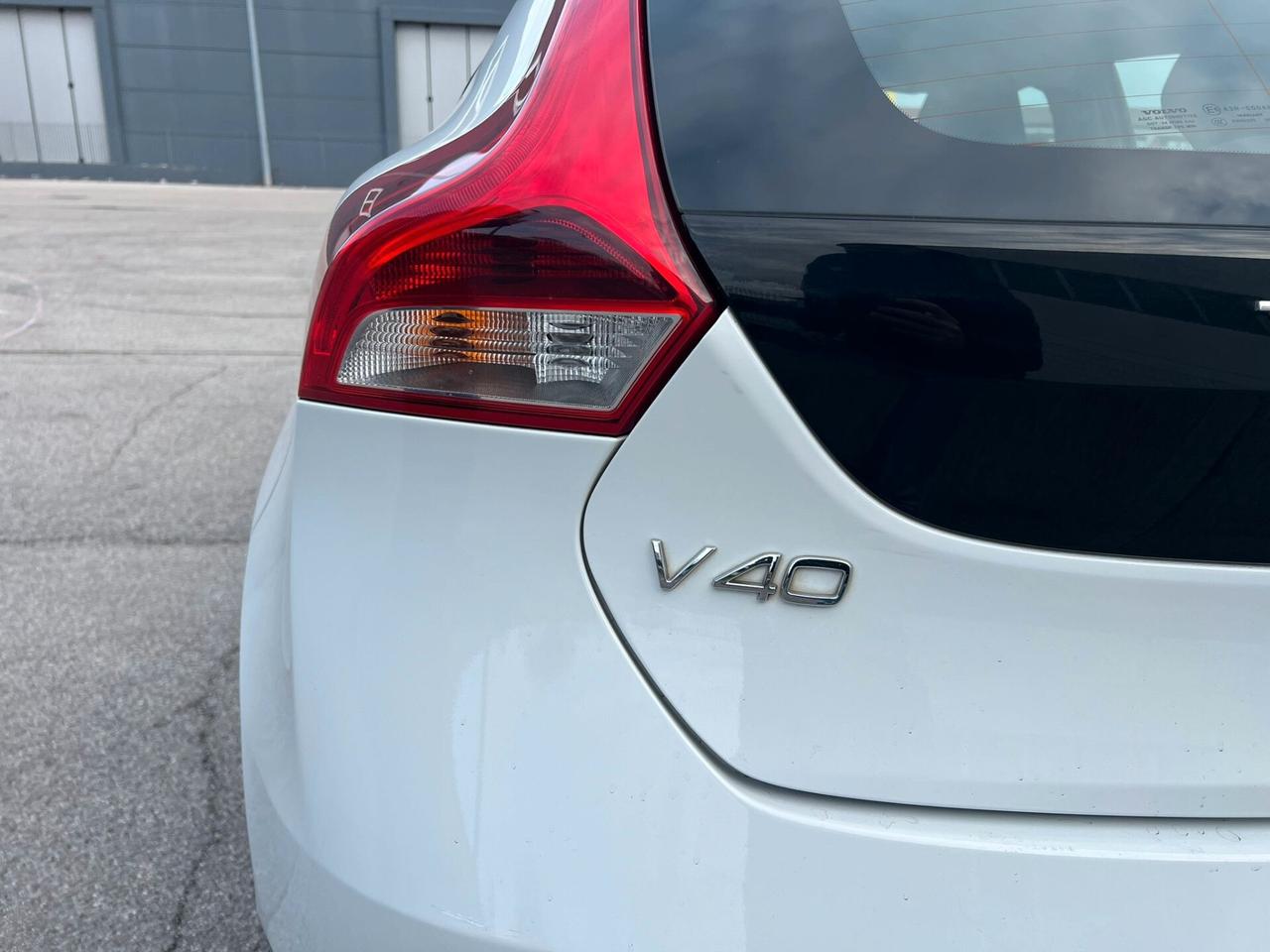 Volvo V40 D2 R-design Momentum 2016