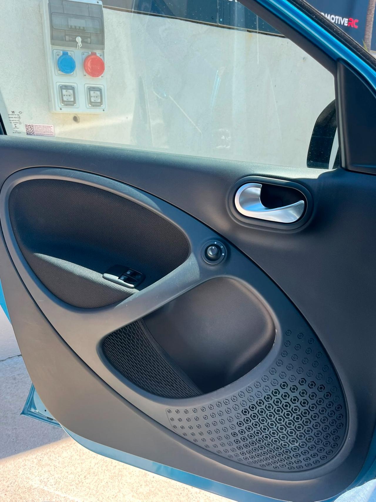 Smart ForFour EQ Pulse