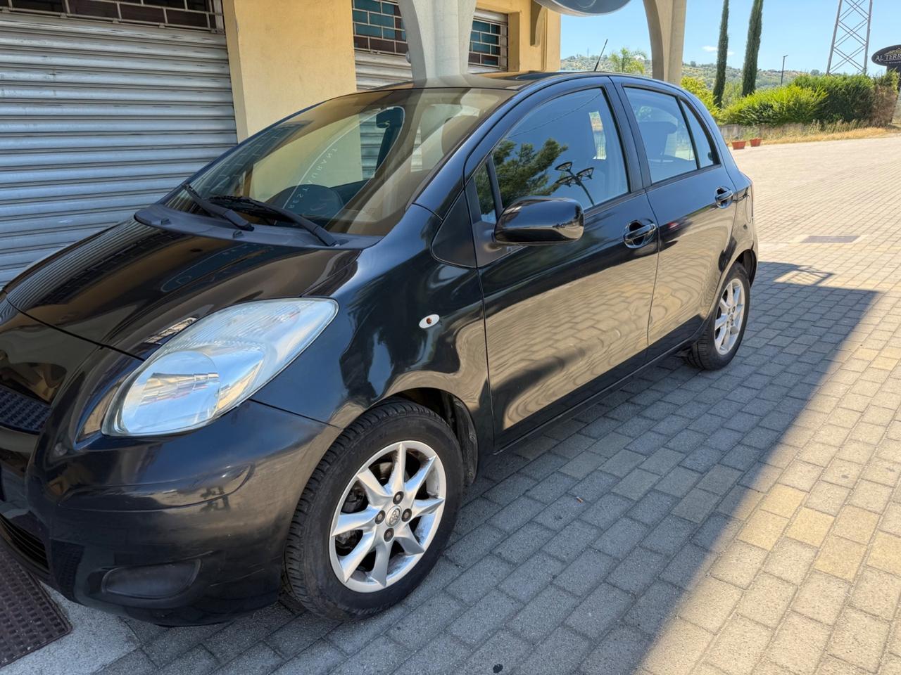 Toyota Yaris 5 porte benzina