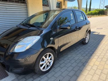 Toyota Yaris 5 porte benzina