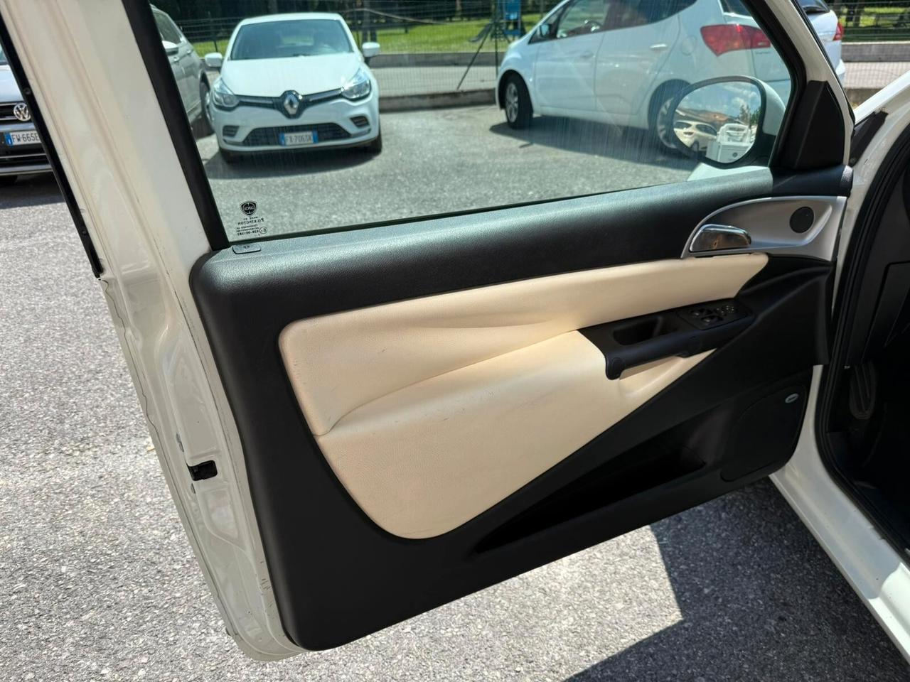 Lancia Ypsilon 1.3 MJT 75 CV Argento