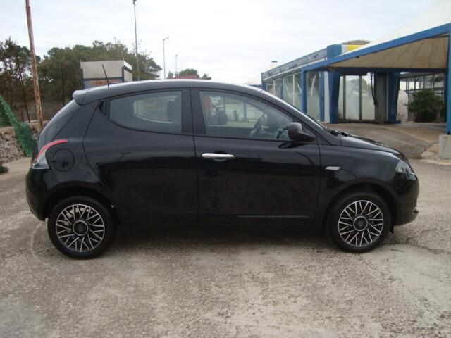 Lancia Ypsilon 1.0 FireFly 5 porte S&S Hybrid Platino