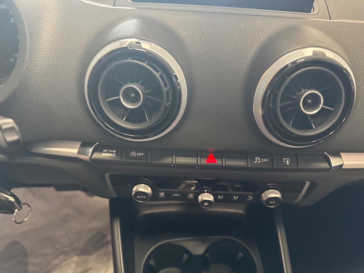 Audi A3 Cabrio 2.0 TDI clean diesel Attraction