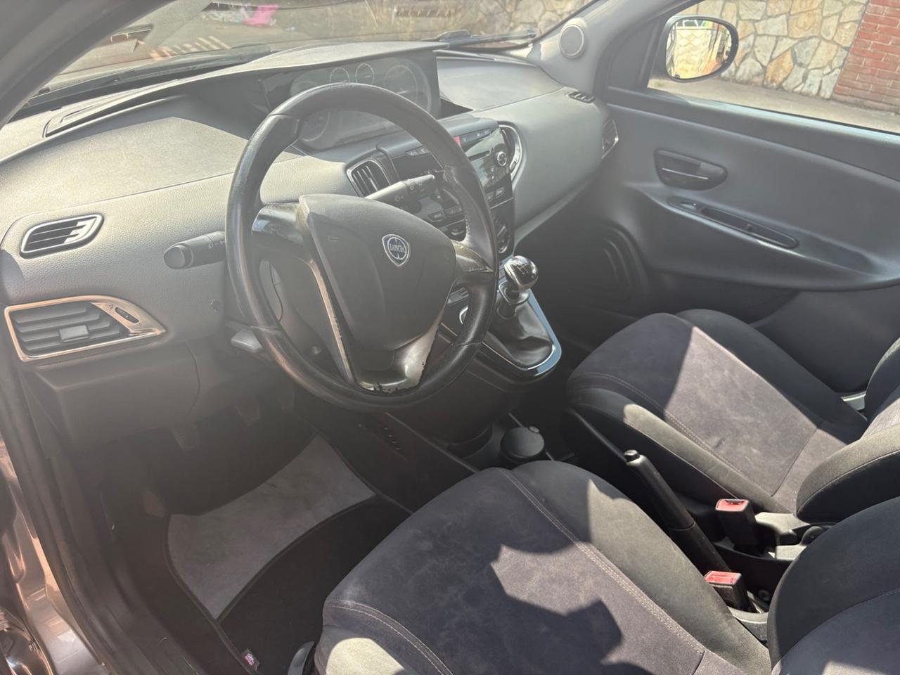 Lancia Ypsilon 1.2 69 CV 5 porte S&S Silver