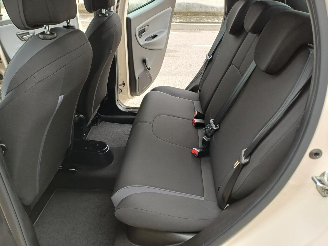 Lancia Ypsilon 1.2 69 CV 5 porte GPL Ecochic Silver