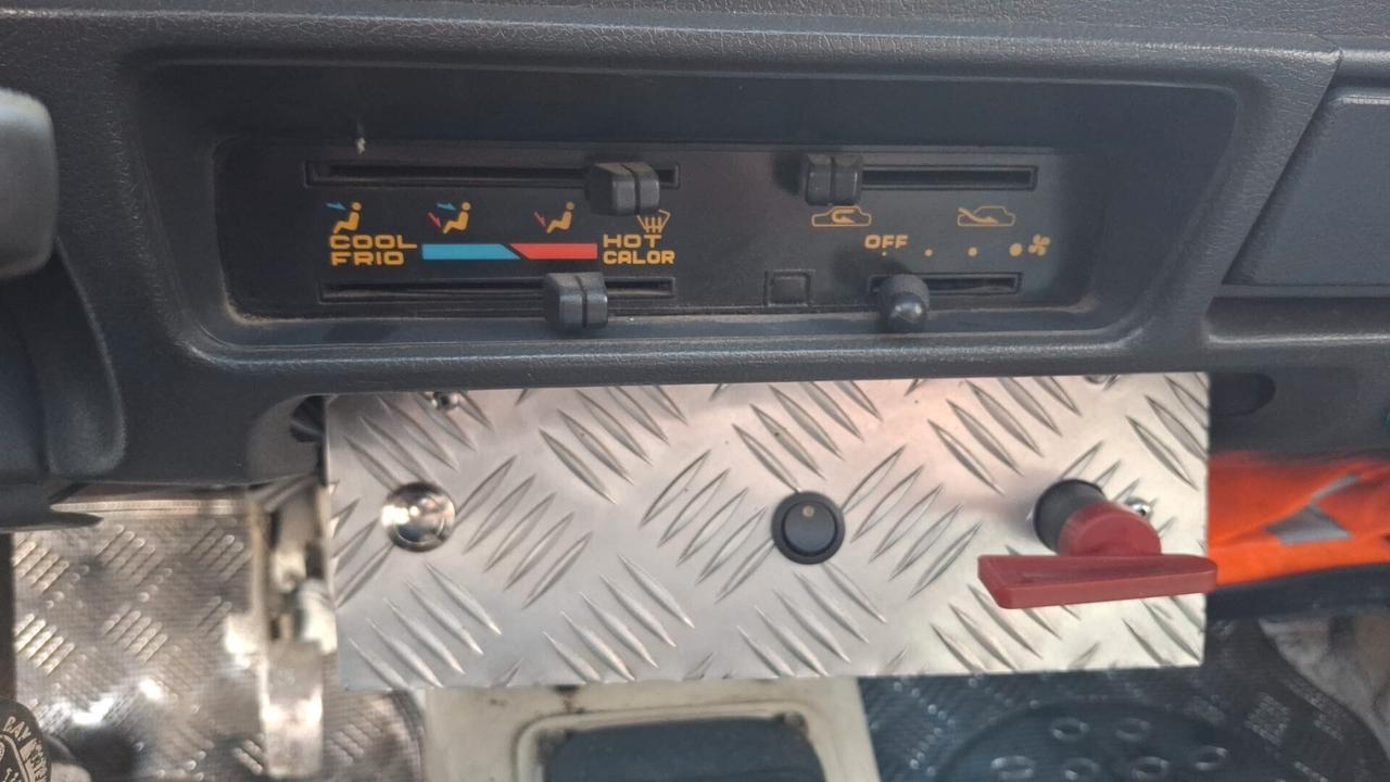 Suzuki SJ 410 SJ410 De Luxe 4x4