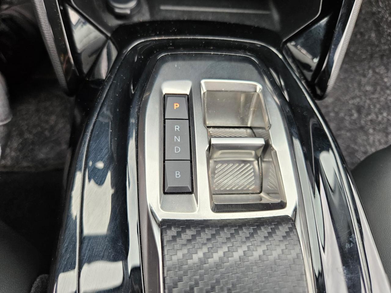 Peugeot 208 motore elettrico 136 CV 5 porte Allure