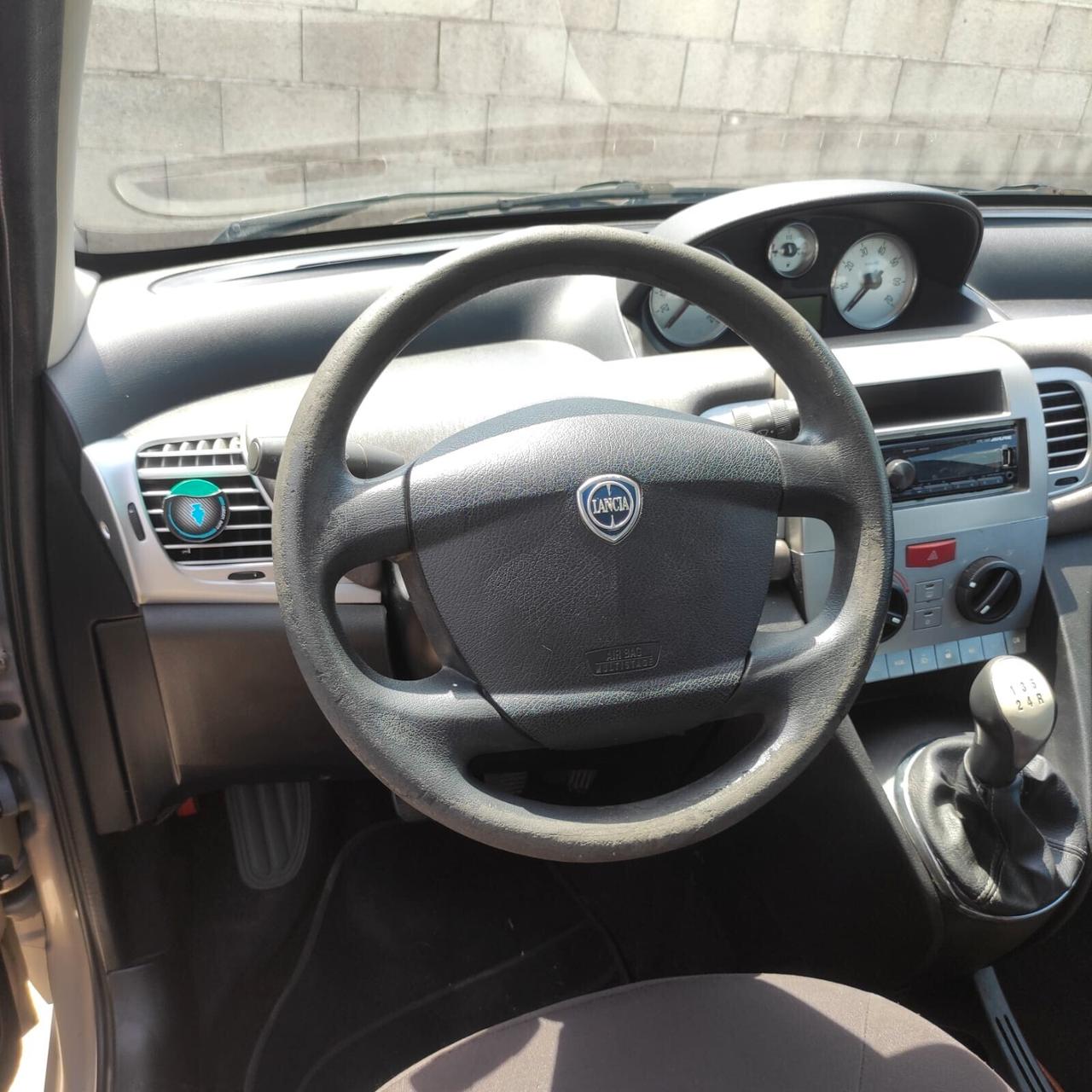 Lancia Ypsilon 1.3 MJT 75 CV Argento