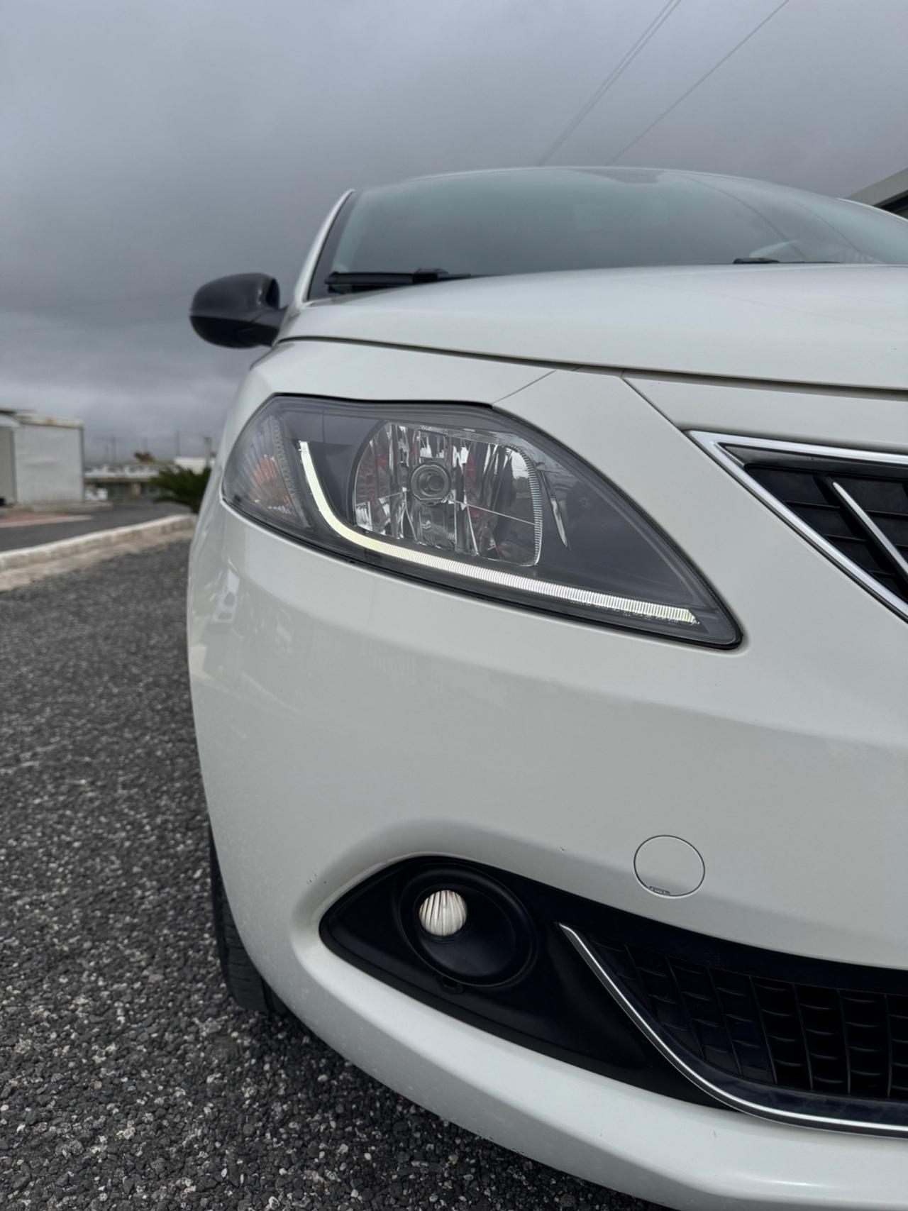 Lancia Ypsilon 1.0 FireFly 5 porte S&S Hybrid Gold Plus