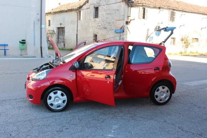 Toyota Aygo 1.0 VVT-i 5 porte Red Edition CLIMATIZZATA UNICA UTILIZZATRICE ESTETICA ESEMPLARE