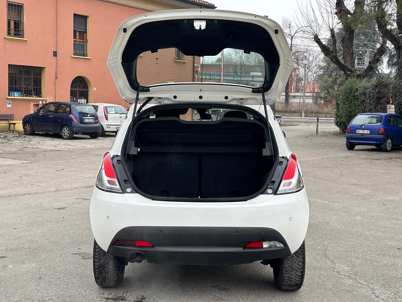 Lancia Ypsilon 0.9 TwinAir 85 CV 5 porte Metano Ecochic Gold