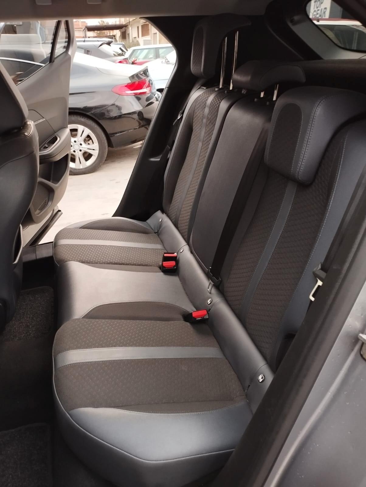 Peugeot 2008 PureTech 100 S&S Allure Navi Pack