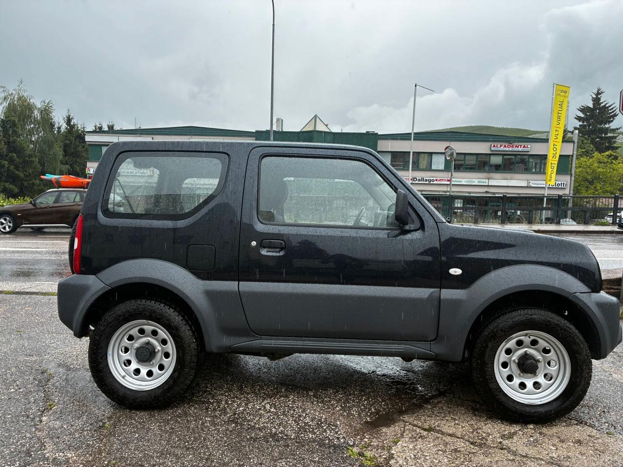 SUZUKI JIMNY 4WD 1.3i 85CV - GANCIO TRAINO