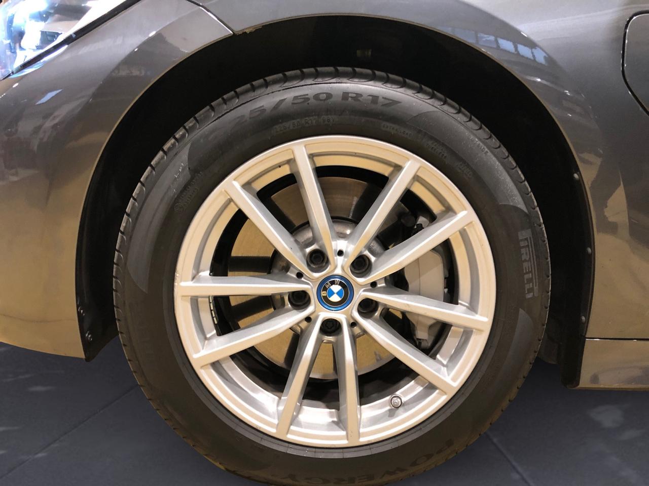 BMW 330e Touring Business Advantage auto