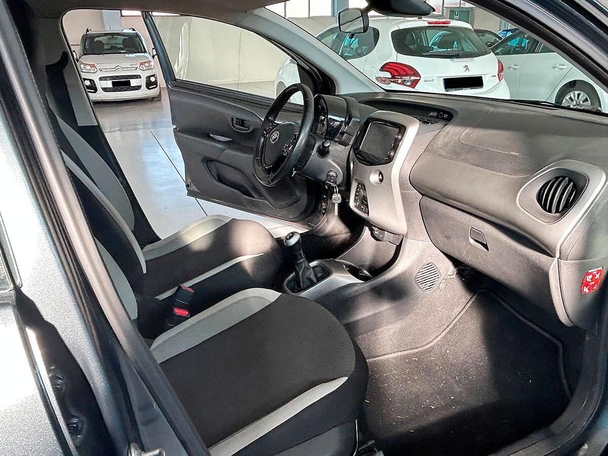 Toyota Aygo 1.0 VVT-i 69 CV 5 porte x-play