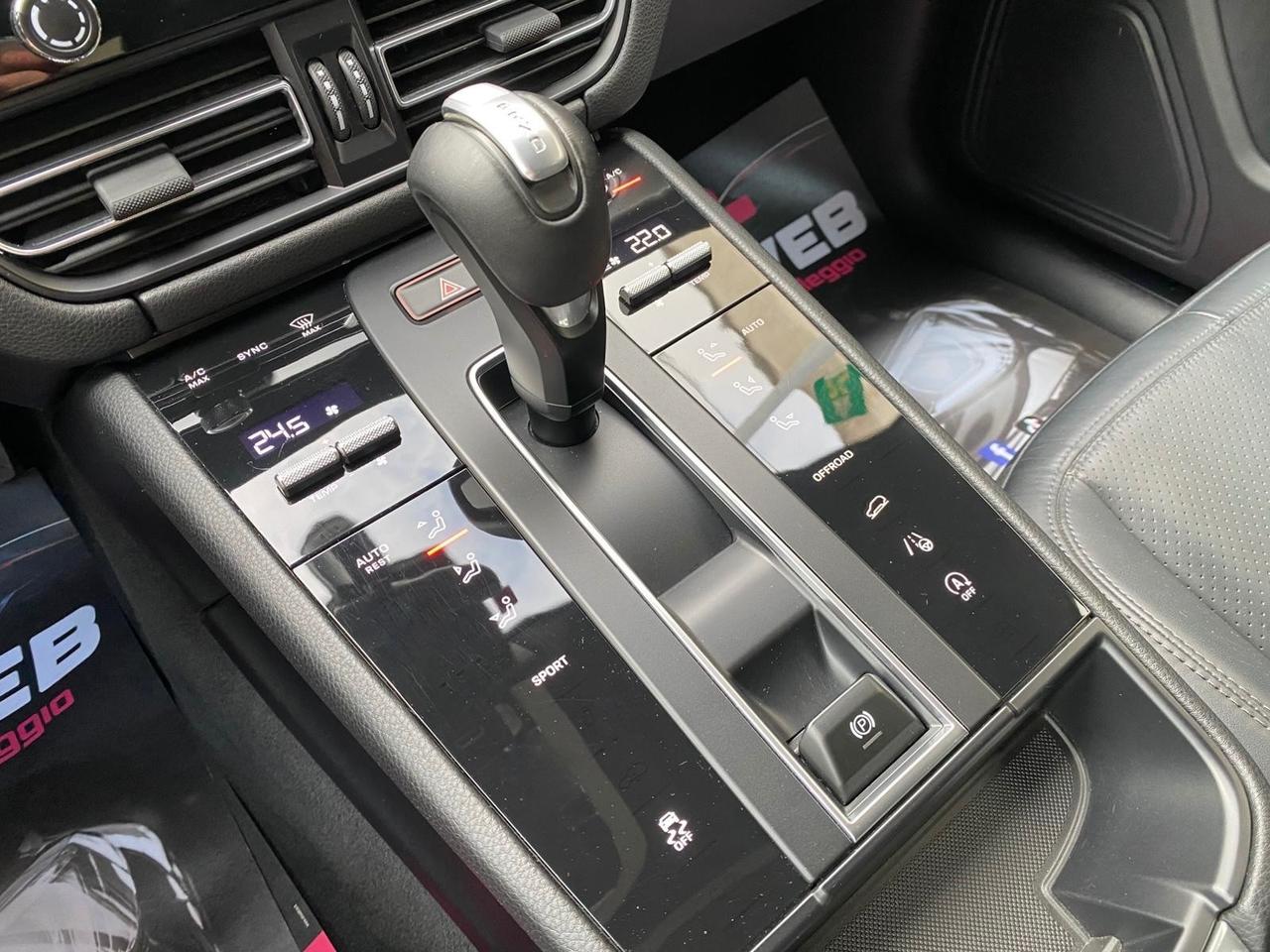 PORSCHE MACAN 2.0 NY 2023 TETTO APRIBILE