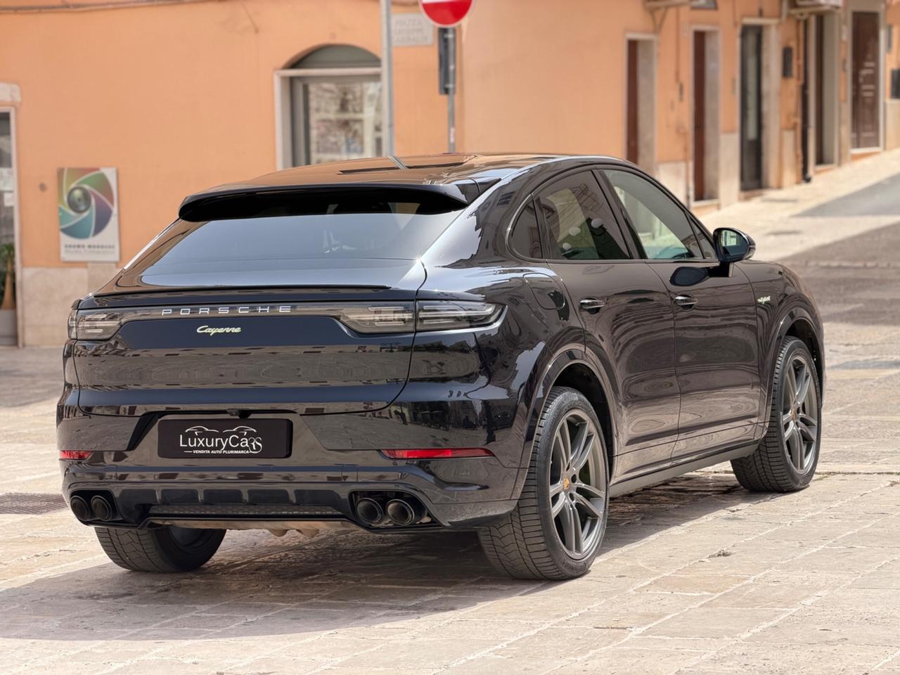 Porsche Cayenne COUPE 3.0 V6 462 CV E-HYBRID