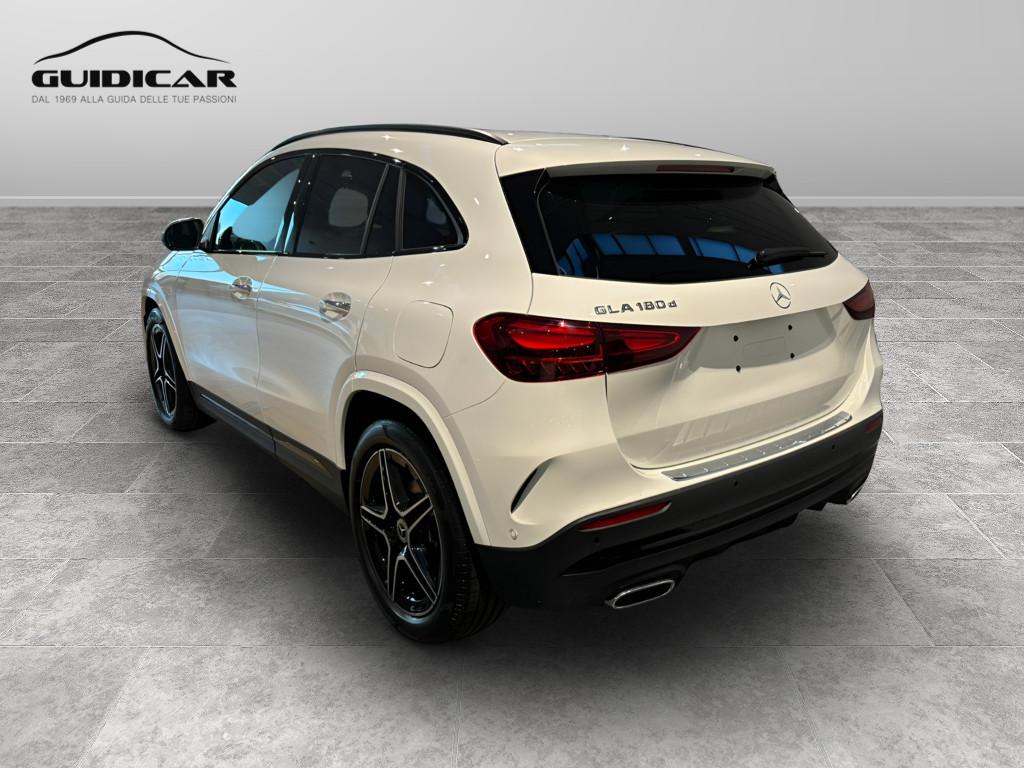 Mercedes-Benz GLA 180 d Automatic