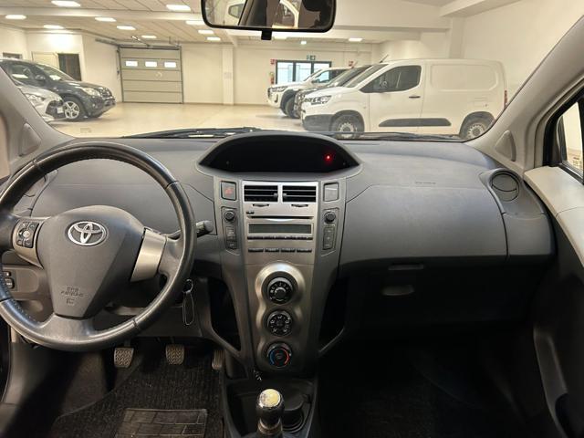 TOYOTA Yaris 1.0 5 porte Now