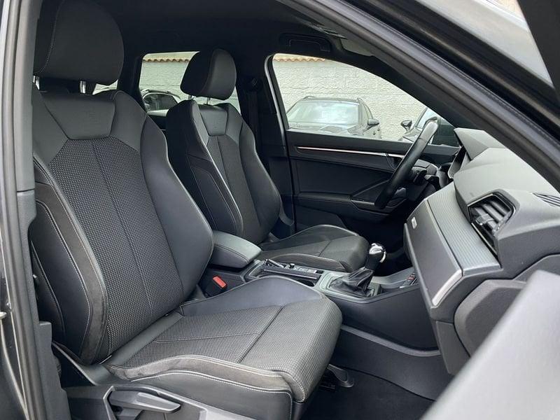Audi Q3 S Line interno ed esterno 2.0 TDI 150CV S-Tronic 35