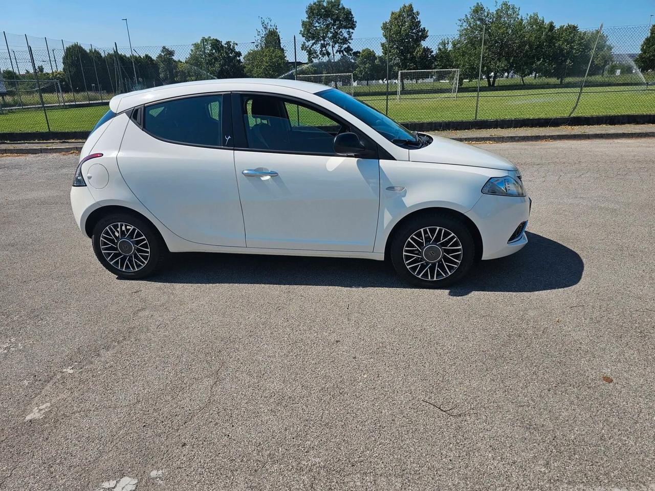 Lancia Ypsilon 1.2 69 CV 5 porte Gold