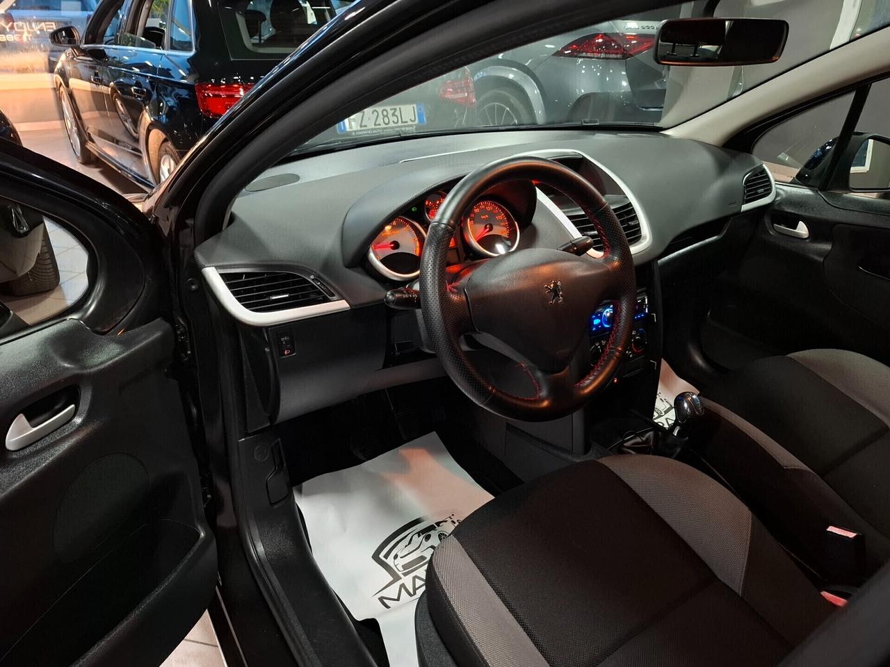 Peugeot 207 1.4 benzina Neopatentato