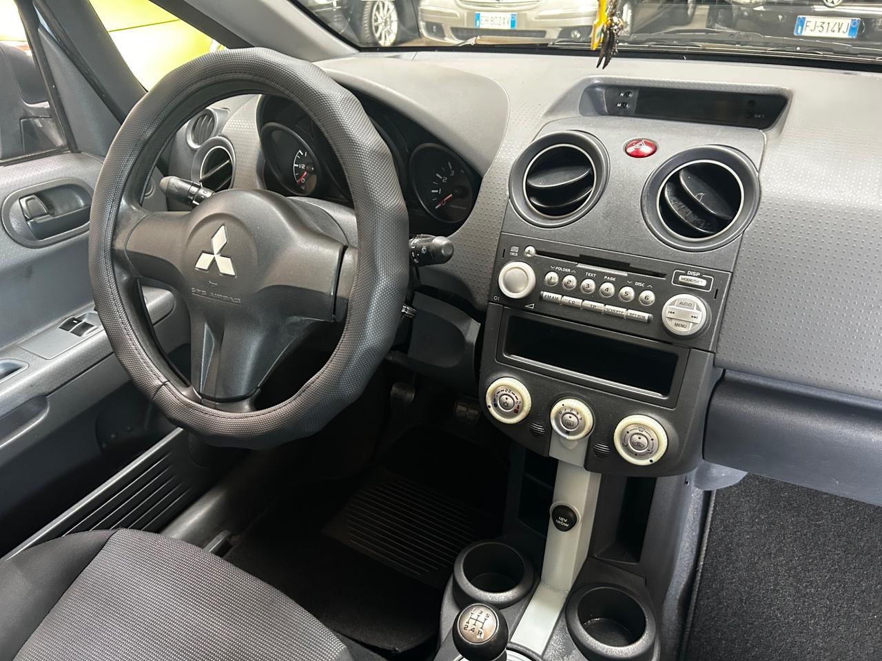 Mitsubishi Colt 1100cc benzina neopatentati