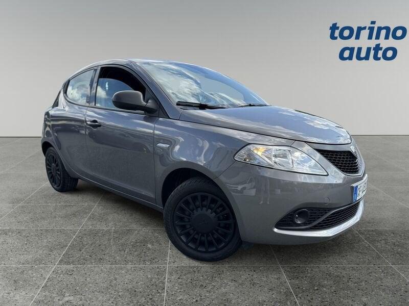 Lancia Ypsilon 1.0 FireFly 5 porte S&S Hybrid Silver