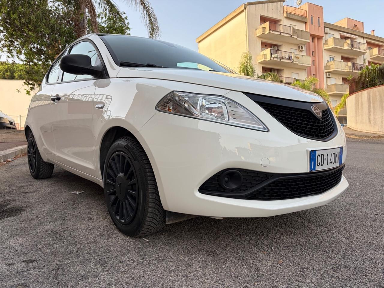Lancia Ypsilon 1.0 FireFly benz ideale per neopate
