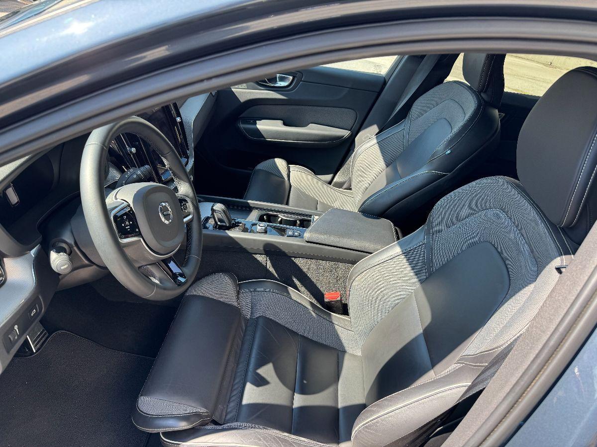 VOLVO - XC60 - D5 AWD Geartronic R-Design