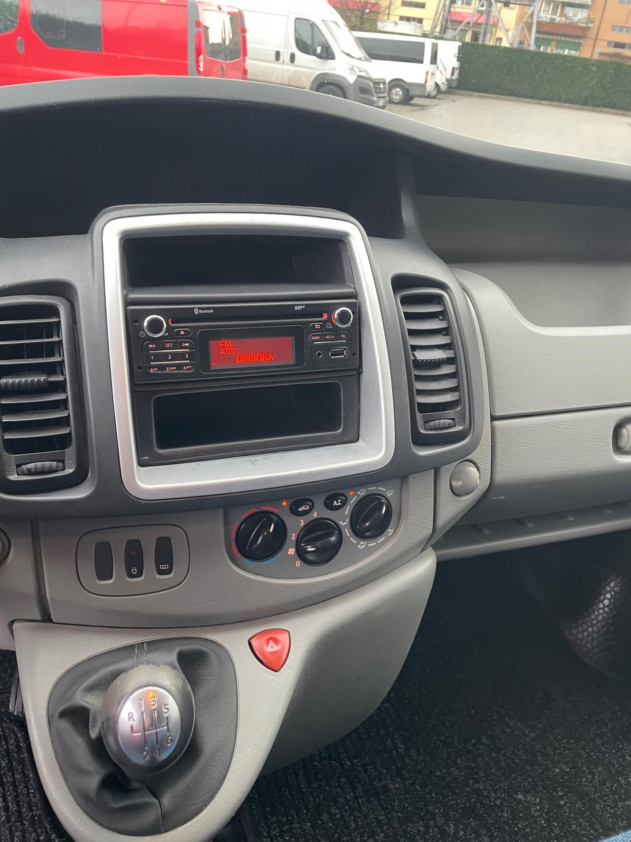 Opel Vivaro 2.0 CDTI 120CV anno 2013 pronto uso