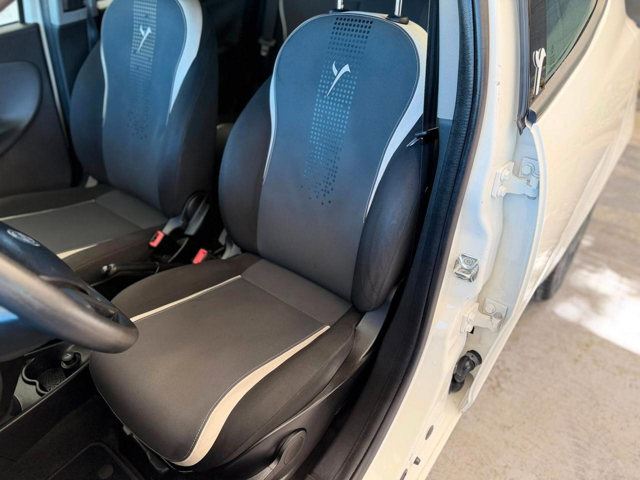 Lancia Ypsilon 1.2 69 CV 5 porte Elefantino