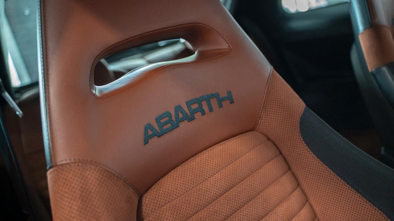 Abarth 595 Competizione 1.4 T JET 180 CV AUTO SABELT BEATS CARBON AKRAPOVIC FULL OPTIONAL