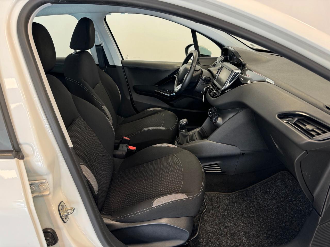 Peugeot 208 PureTech 82 5 porte Active NEOPATENTATI UNIPROP.