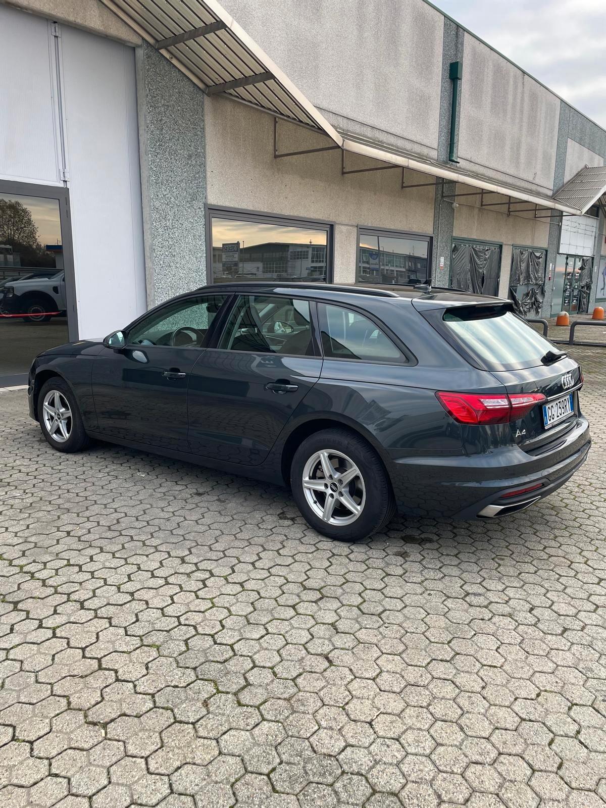 Audi A4 BUSINESS ADVANCE 2.0 136CV S-TRONIC
