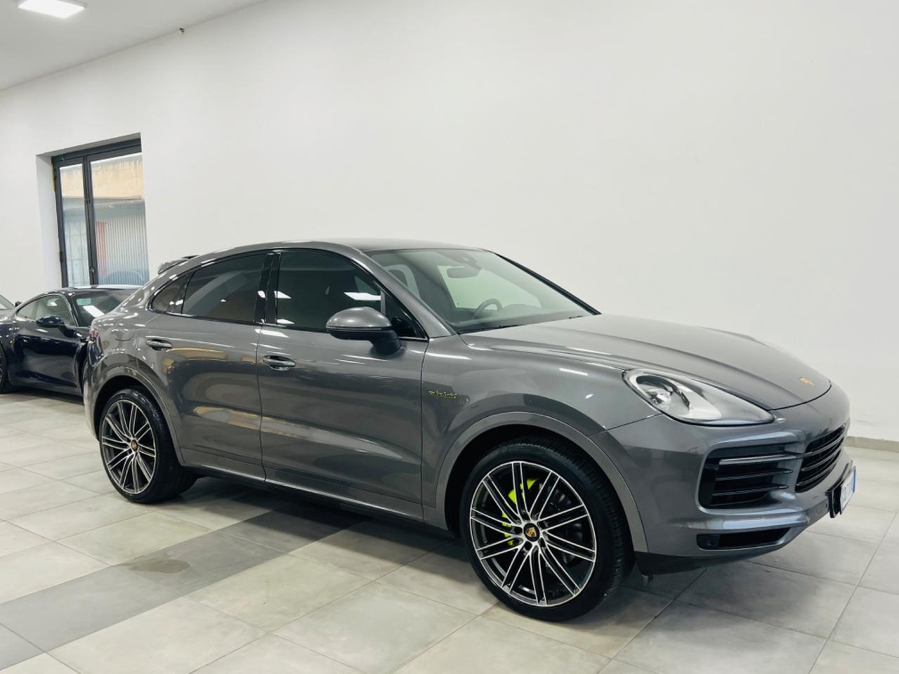 Porsche Cayenne Coupe e-hybrid possibilità noleggio no scoring